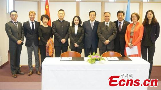 Hao Ping, President of the 37th session of UNESCO (R5), Jacques Rao (R4), director of UNESCOs Division of Relations with Member States and International Organizations, and Vivien Wang (L5), Vice President of Perfect World, attend the signing ceremony. (Photo provided to Ecns)  