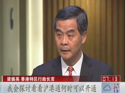 Hong Kong Chief Executive Leung Chun-ying speaks at a government meeting on Tuesday.  (Screenshot: Dragon TV)