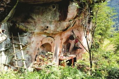 The temple is hidden on a mountain cliff amid primeval forests in Gulin county. 