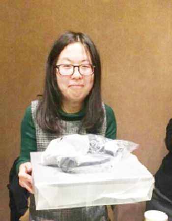 A 25-year-old woman from Yueqing, Zhejiang province, shows a free Xbox One sent from Amazon by mistake. (Photo: news.66wz.com)