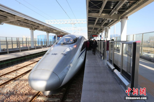 Photo taken on Dec 17, 2014, shows a intercity train is ready to go in Henan province. (File photo: Chinanews.com)