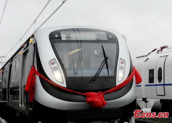 The first subway train produced for the 2016 Olympic Games in Brazil rolls off the production line in Changchun, Jilin province on Monday, September 29, 2014. Produced by the CNR Changchun Railway Vehicles Co., Ltd., the train can travel at up to 100 kilometers per hour. [File photo: China News Service] 
