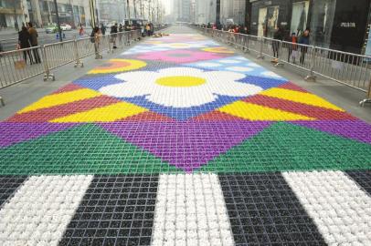 More than 2.74 million candies of different colors are used to pave a pedestrian street before the Chengdu International Finance Square shopping mall. (Photo: Chinanews.com)