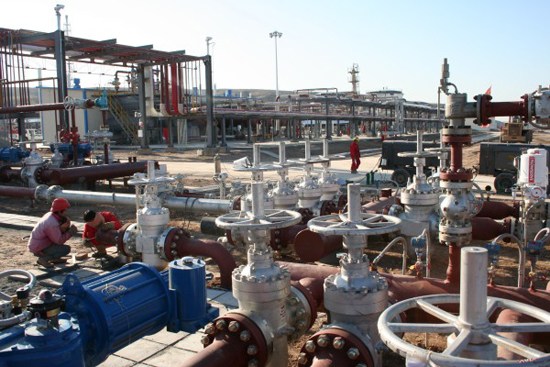 An oil field in Xinjiang. The China National Petroleum Corporation (CNPC), Chinas largest oil and gas producer and supplier, will pilot mixed-ownership reform in the Xinjiang Uygur autonomous region. (File photo)