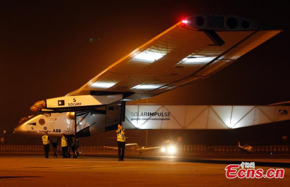 The Solar Impulse II, the first solar-powered plane scheduled to circumnavigate the world, arrives at Ahmedabad in India, March 10, 2015. (Photo provided to China News Service) 