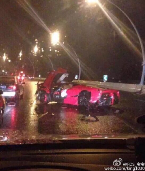 A red LaFerrari, worth 22-million yuan ($3.55 million), crashes in Shanghai amidst a rain burst on Tuesday night. (Photo/Xinmin.cn)