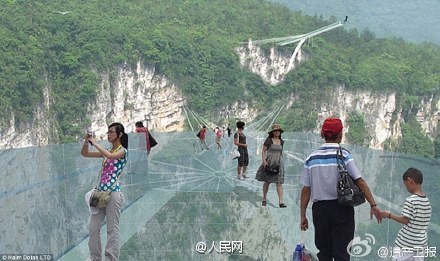 The world's longest and highest glass-bottomed bridge is to open in Zhangjiajie, Hunan province. (Photo/People's Daily Online)
