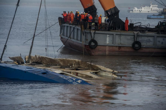 The cruise ship Eastern Star emerges from water. (Photo/Xinhua)