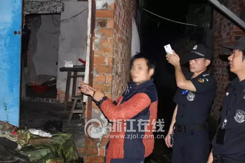 Police raid a secretive prostitution den near a graveyard. (Photo/www.zjol.com.cn)
