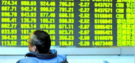 An investor looks through stock information at a trading hall of a securities firm. (Photo/Chinanews.com)