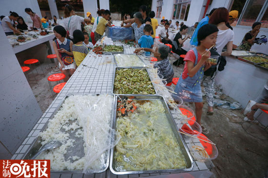 A vegan festival is held on June 22, the same day when the dog meat festival is celebrated in Yulin city, Guangxi autonomous region. (Photo/www.fawan.com) 