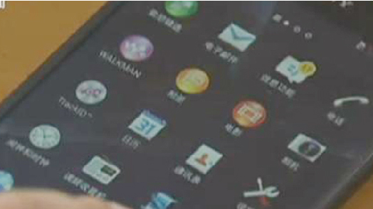 A variety of domestic and foreign smartphones are being accused of stealthily connecting to the Internet and eating into the data packages of users. (Photo/Screenshot from CCTV)