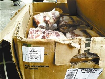 Smuggled beef products without quality certificates from Chinese authorities are on sale in Beijing. (Photo/Beijing Youth Daily) 