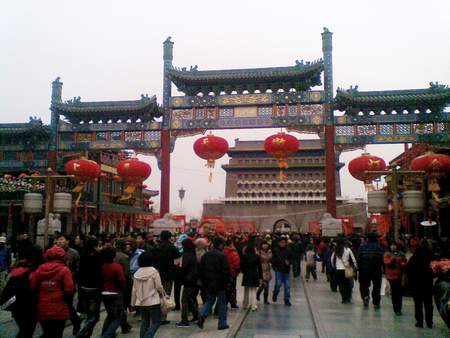 Beijing plans to make its 600-year-old Qianmen Street into a showcase for intangible cultural heritages. (File photo)