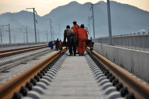 A latest quality inspection conducted by China Railway Corp. shows that only four of a total of 14 high friction coefficient composition brake pads for freight trains have passed check. (Photo/www.caixin.com)