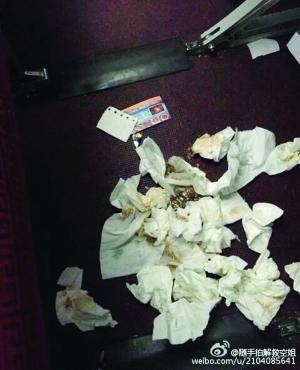 Toilet paper is seen after a mother let her child defecate on the floor during a Shenzhen Airlines flight. (Photo/Sina Weibo)