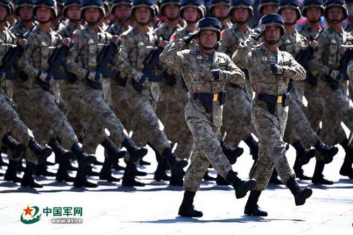 Two foot formations and one armament formation have worn the new camouflage uniforms during the V-day parade. (Photo/81.cn)
