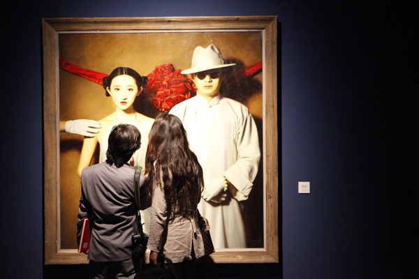 Visitors look at an oil painting in Chen Chengwei's exhibition Another Me at the Today Art Museum in Beijing, Oct 10, 2015. (Photo provided by Today Art Museum)