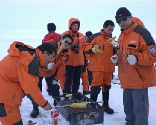 China's Antarctic staff members have a BBQ at an Antarctic research station. (File photo/Xinhua)