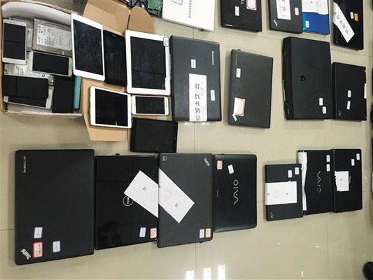 Part of the devices used by the suspects to run the gambling websites. (Photo:The Beijing News/Wu Wei)