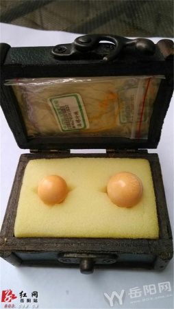 Two pearls in a box. 