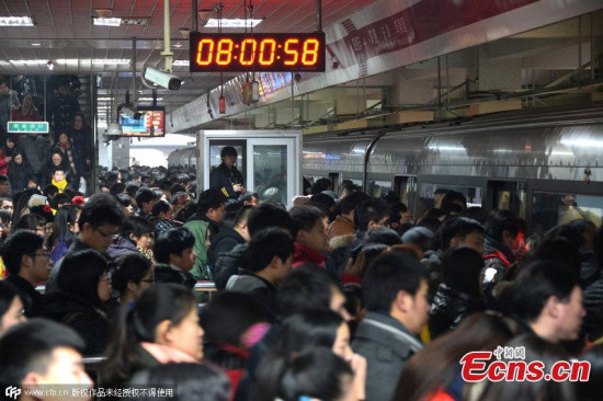 Passengers wait to board a train of subway Line One at a station in Beijing, Dec 29, 2014. Beijing has raised subway fares from Dec 28, 2014, but it seems to make little difference to the congestion on the public transport system. The city's subway system carries approximately 10 million passengers daily on workdays. (Photo/CFP)