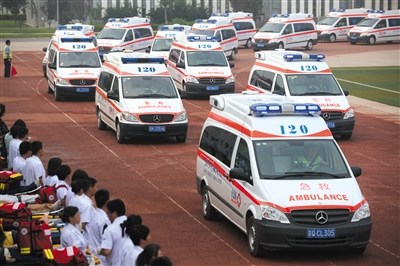 File photo of an emergency rescue exercise held in Beijing in August, 2013 (Photo: Beijing News/Hou Shaoqing)