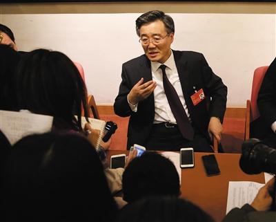 Beijing's vice mayor Li Shixiang in an interview on Thursday. (Photo/Beijing News)