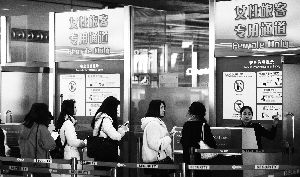 Beijing Capital International Airport starts offering female-only security lines on Friday. (Photo/Beijing Morning News) 