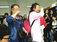 Female students drink strong liquor for scores. (Photo/China National Radio)