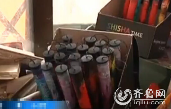 Toy-like electronic cigarettes are sold in a store near a primary school in Shandong province. (Photo/www.iqilu.com)