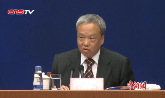 Wen Ku, a bureau chief at the Ministry of Industry and Information Technology, speaks at a press conference on Thursday. (Screen grab/Chinanews.com)