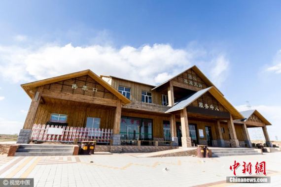 A toll house is seen for admission to the picturesque Grassland Road in Zhangbei county of Zhangjiakou, North China's Hebei Province. (Photo/Chinanews.com)