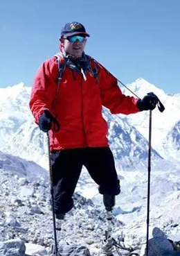 Xia Boyu attempts to reach the summit of Qomolangma. (Photo/The Mirror)