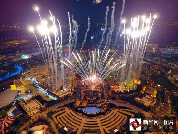 Fireworks explode over Shanghai Disneyland at the Shanghai Disney Resort to mark the 30-day countdown to its grand opening in Pudong, Shanghai, China, May 16, 2016.(Photo/Xinhuanet.com)