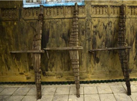 A farmer in Tianzhu County of Southwest Chinas Guizhou Province has preserved three powerful antique bows. (Photo/