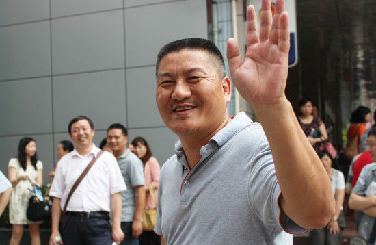 Liang Shi, 49, is to take the national college entrance exam for the 20th time this year on June 7, 2016. (Photo/Chengdu Economic Daily)