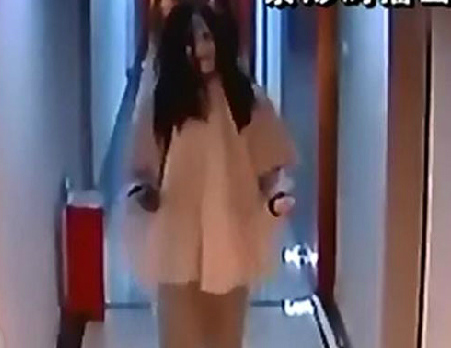 A video clip shows a man dressed up like a ghost in front of a resident's door. (Photo/screen snap) 