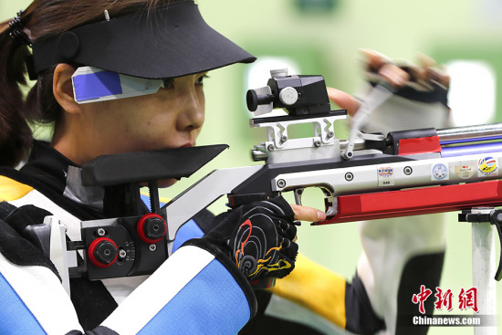 Women's 10m air rifle participant Du Li was expected to win the first gold medal at the Rio Olympics. (Photo/Chinanews.com)