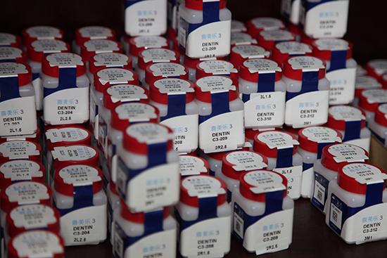 Smuggled German dental materials are intercepted.Photo/legaldaily.com.cn