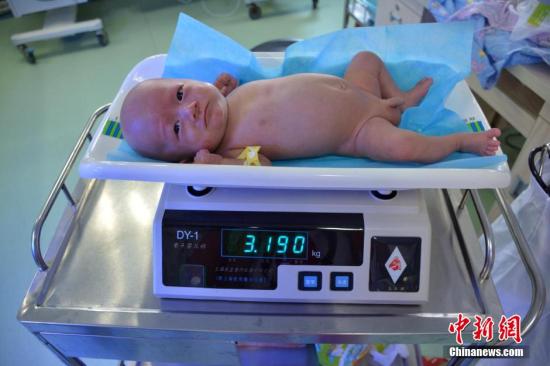 A baby boy was born. (File photo/Chinanews.com)