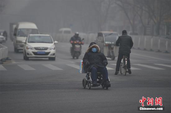 A file photo shows heavy smog in the air. (Photo/Chinanews.com)