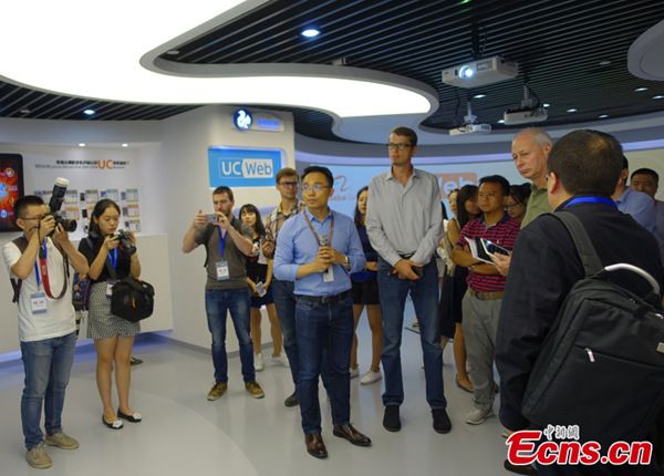 Media representatives attending the China-Russia Internet Media Forum listen to an introductory speech about UCWeb, a portfolio company of Alibaba Mobile Business Group, in Tianhe district, Guangzhou, South Chinas Guangdong Province, Oct. 28, 2016. (Photo: Ecns.cn/Wang Fan)