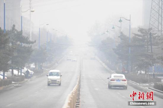 Changchun City, capital of Northeast China's Jilin Province, is hit by heavy smog on Nov. 5, 2016. (Photo/Chinanews.com)