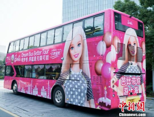 A double-deck sightseeing bus featuring Barbie dolls in Shanghai. (Photo: China News Service/Qian Ye)