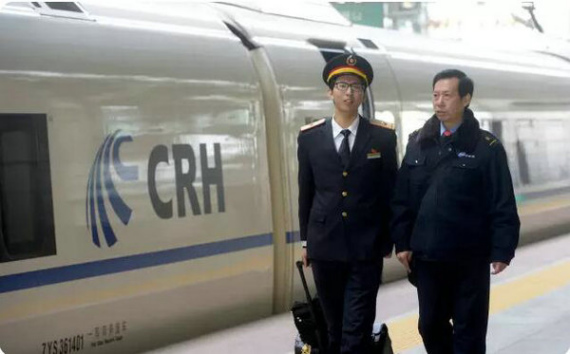 Jiang Aishun (R) and his son Qu Junjie, both are train drivers. (Photo/The Mirror)