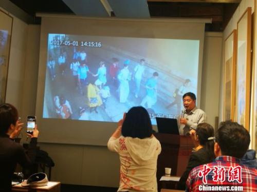 Shan Jixiang, curator of the Palace Museum, plays a clip of video surveillance which shows an online anchor enters the museum at 1413, May 1, 2017. (Photo/Chinanews.com) 