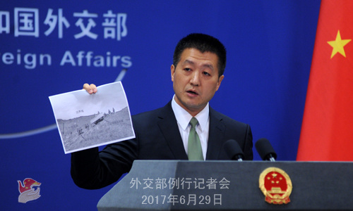 China's Foreign Ministry spokesperson Lu Kang shows a photo of Indian border troops crossing the mutually-recognized boundary at a regular press conference, June 29, 2017. (Photo/fmprc.gov.cn)