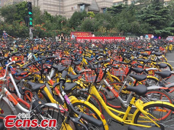 Shared bikes clutter a street in Xicheng District, Beijing, Sept. 15, 2017. (Photo/ Ecns.cn）