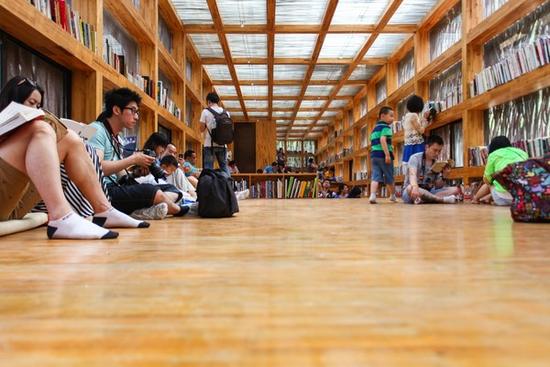 An inside view of Liyuan Library in Beijing. (Photo provided to thepaper.cn)